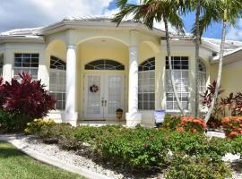 Villa Rosegarden - with a perfect water view, haustierfreundliches Hotel in Cape Coral