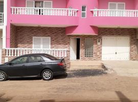 Rooming house, hotel en Espargos