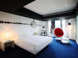 Hotel Papa Whale-Kaohsiung Formosa Boulevard, boutique hotel in Kaohsiung