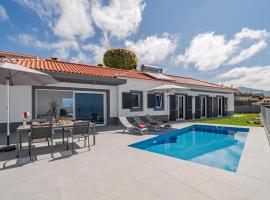 Villa Canavial, hotel with parking in Calheta