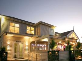 Tuakau Hotel: Tuakau şehrinde bir otel