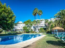 appartement gelegen aan de golfbaan op La Quinta Benahavis Marbella, hotel sa Benahavís
