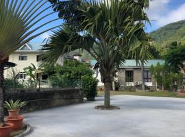 Flower Garden Self-Catering Apartments, departamento en Beau Vallon