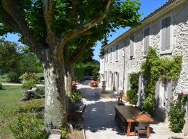 La Bastide des Amouriers, hotell i Caumont-sur-Durance