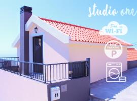 Studio One | Massapez | Fajã da Ovelha | Calheta, hotel with parking in Fajã da Ovelha