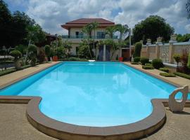 Sumali Villa, Ferienunterkunft in Sing Buri