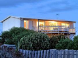 SeaWatch-Sea Views, Cottage in Middleton