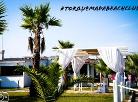 torquemada beach club, hotel en Margherita di Savoia