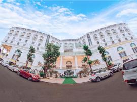 Duc Huy Grand Hotel, hótel með bílastæði í Lao Cai