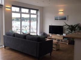 Tidemill House 5b Apartment, family hotel in Falmouth