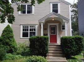 Comfy Stay - Close to Everything, homestay in Halifax