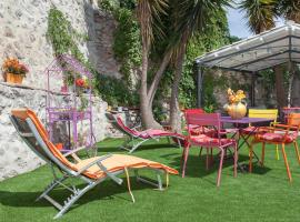 SETE maison de ville avec jardin clos, hôtel à Sète
