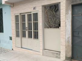 Casa para famílias, próximo a Basílica de Nossa Senhora Aparecida, hotel in Aparecida