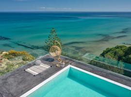 Sueño LUXURY VILLA, perhehotelli kohteessa Argasi