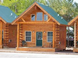 Cabins of Mackinac & Lodge, Hotel in der Nähe vom Flughafen Pellston Regional Airport - PLN, Mackinaw City