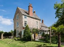 Magnificent Clarence cottage!