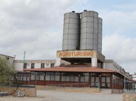 Agriturismo Silos Agri: San Severo'da bir çiftlik evi