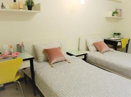Indy House, hotel in Pathum Thani
