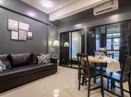 T5 2 Bedrooms/6guests/full kitchen/1 min to BTS, cheap hotel in Bangkok