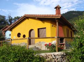 Casas Rurales Manolo, cottage sa Casas del Monte