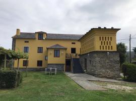 Apartamentos El Campo, hotel en Castropol