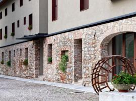 La Selce Farmhouse，Bagnaria Arsa的有停車位的飯店