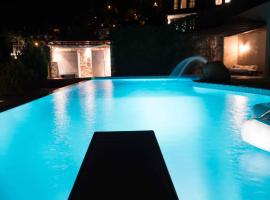 Tranquil Infinity Pool Getaway (private jacuzzi and steam bath, pool, garden, sea and city views), spa hotel in Volos