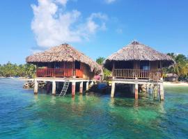 San Blas Islands - Private Cabin Over-the-Ocean + Meals + Island Tours, chalet i Mandinga