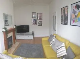 8 bed house 2 miles (7 Mins) from Newcastle centre
