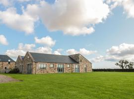 The Long Barn, holiday home in Berwick-Upon-Tweed