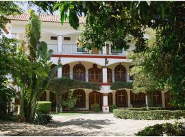 Estancia Villa Real، فندق في Terronal