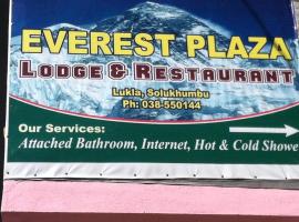 Everest plaza lodge & restaurant, hotel v destinaci Lukla
