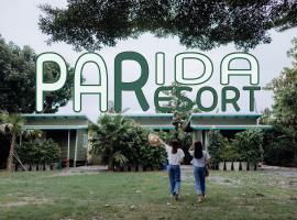 Parida Resort, hotell i Sing Buri