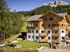 Residence Lersc – hotel w pobliżu miejsca Santa Croce Ski Lift w mieście Badia