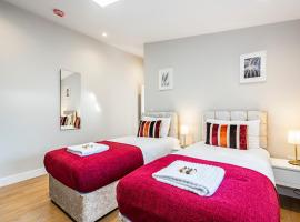 South Woodford 2 Bed En-Suite House, hotel in zona Stazione Metro South Woodford, Londra