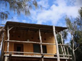 Tree House Cottage, Ocean View, cottage in Praia do Tofo