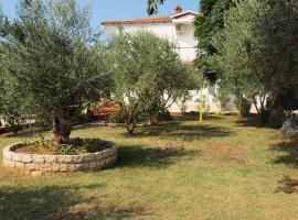 Ana Guest House, hotel in Nin