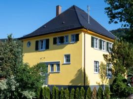 Ferienhaus alte Kinderschule, holiday home in Hausen am Tann