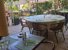 L'ALCOVE HOTEL RESTAURANT, hotel v destinaci Villematier