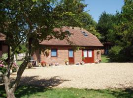 Clock House Cottage, pet-friendly hotel in Brook