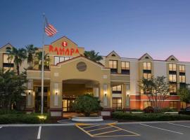 Ramada by Wyndham Suites Orlando Airport, viešbutis Orlande