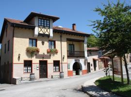 La Casona De Entralgo, rumah desa di Pola de Laviana