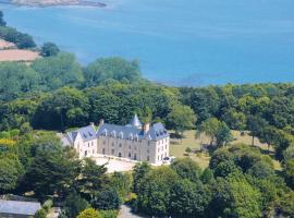 Manoir de Kergrec'h, hotel com acessibilidade em Plougrescant