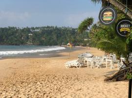 Sira's Chalets, hotel in Mirissa