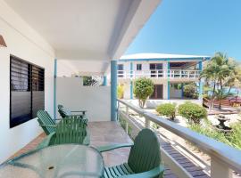 Condo #25 @ Beachside Villas, hotell i Placencia Village