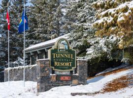Tunnel Mountain Resort, hotel in Banff