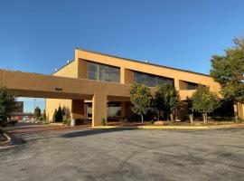 The Atrium Hotel on Third, hotel cerca de Oakley-Lindsay Center, Quincy