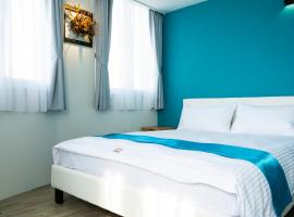 沐藍輕旅 Mulan Light Inn I 海安路住宿, aparthotel v destinaci Tchaj-nan