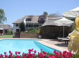 Acara Guest Cottages, hotel with parking in Stellenbosch