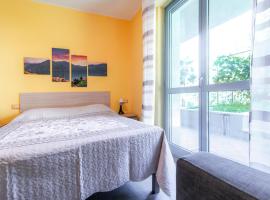 Casa Livio - Rooms and studios, guesthouse Comolla